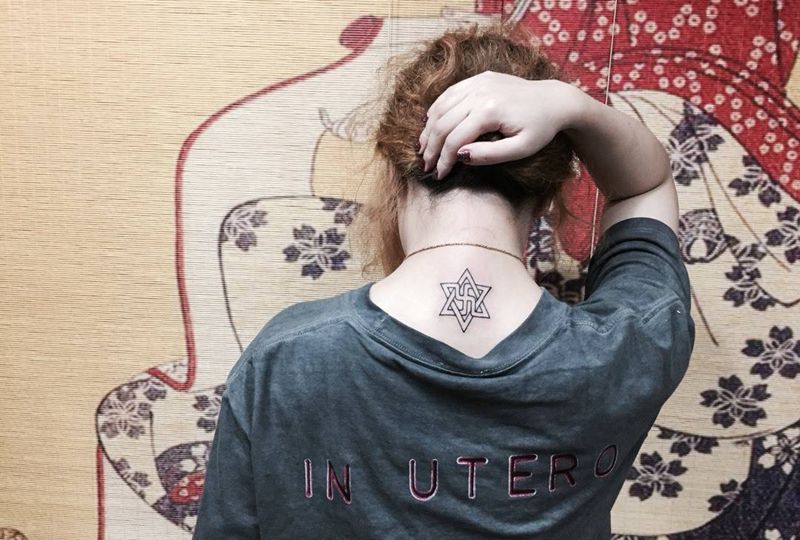 六芒星纹身图片_成品颈部欧美清新习俗宗教字符纹身图案