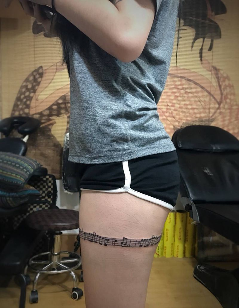 纹身是一种信仰纹身图片_成品腿部臀部清新字符线条几何纹身图案