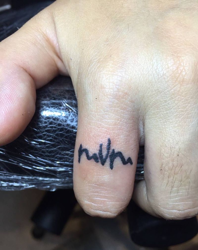 小清新纹身图片_成品手部清新字符纹身图案