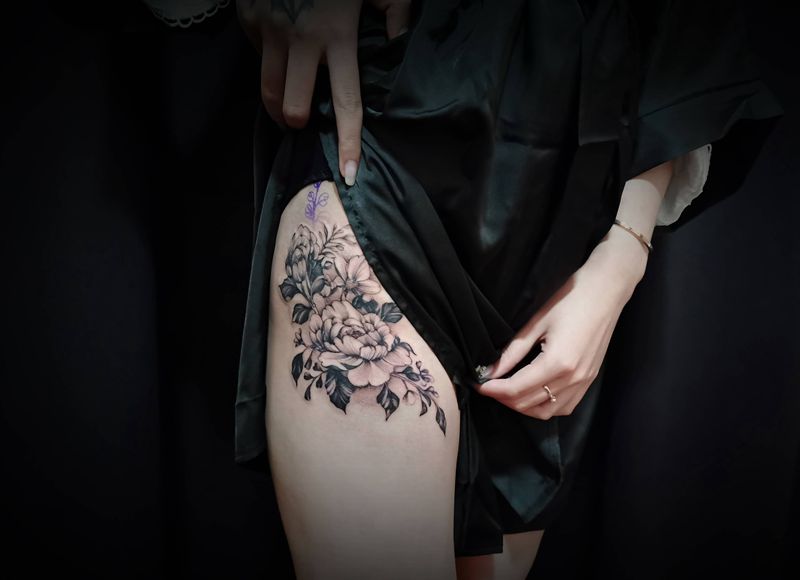 素花纹身图片_腿部臀部纹身图案