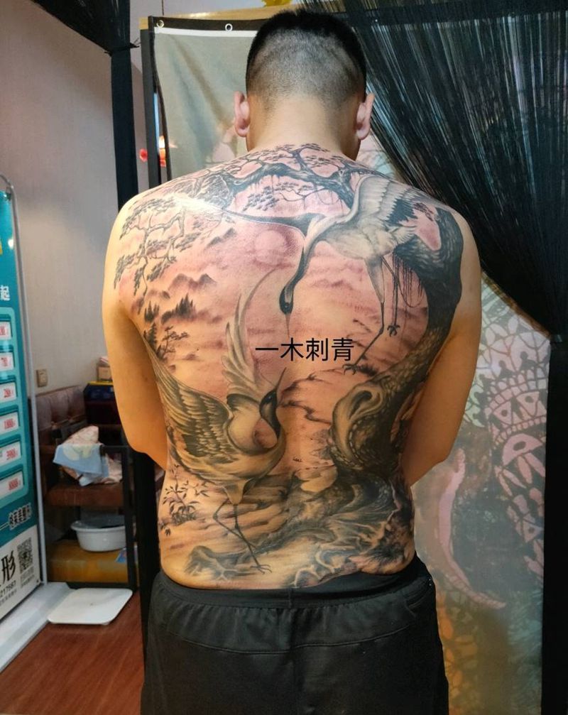 松鹤延年纹身图片_背部新传统纹身图案