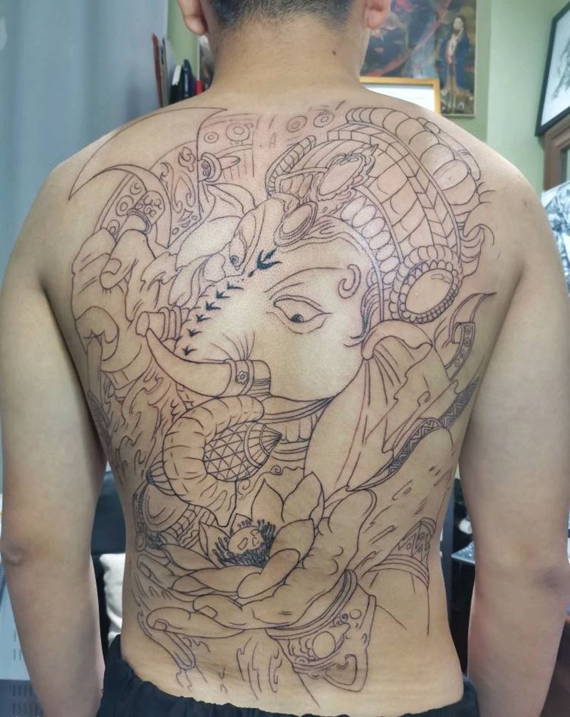 象神线条纹身图片_背部老传统纹身图案