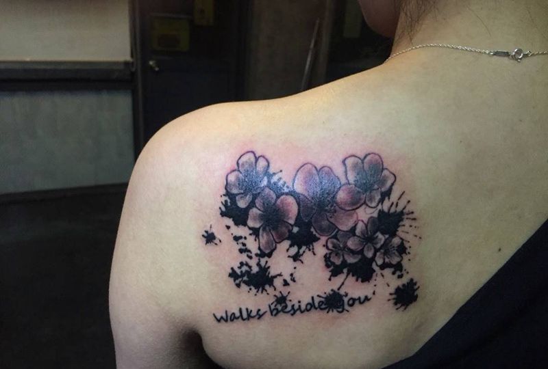 墨痕覆盖纹身图片_成品肩部遮盖纹身图案