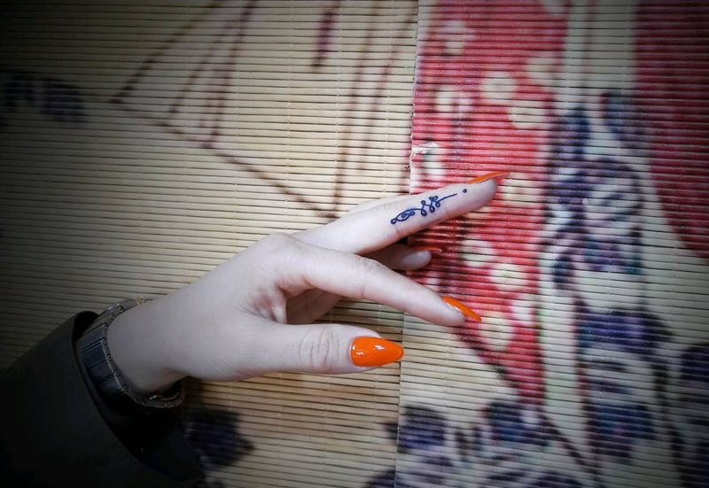 尴尬的位置纹身图片_手部纹身图案