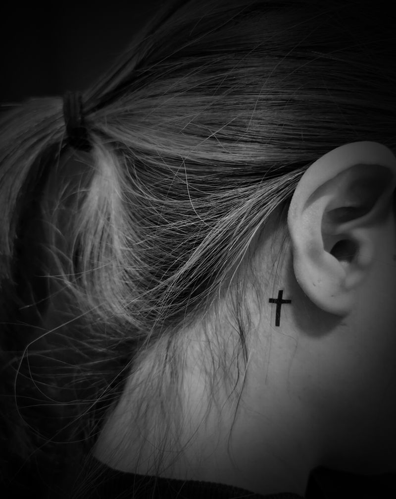 小小的纹身图片_颈部纹身图案