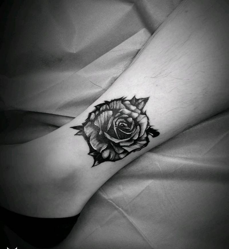 黑花纹身图片_腿部纹身图案