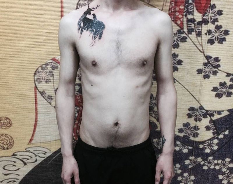 一匹鹿的遮盖纹身图片_成品肩部清新习俗动物纹身图案