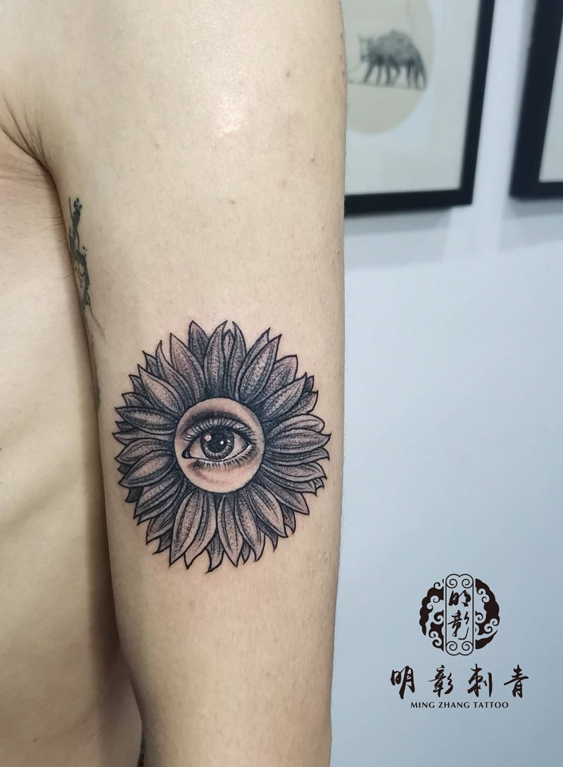 向日葵纹身图片_手臂点刺纹身图案