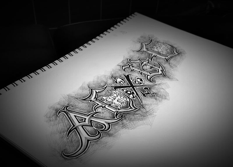 订制稿，等待上身。纹身图片_胸部花体字纹身图案