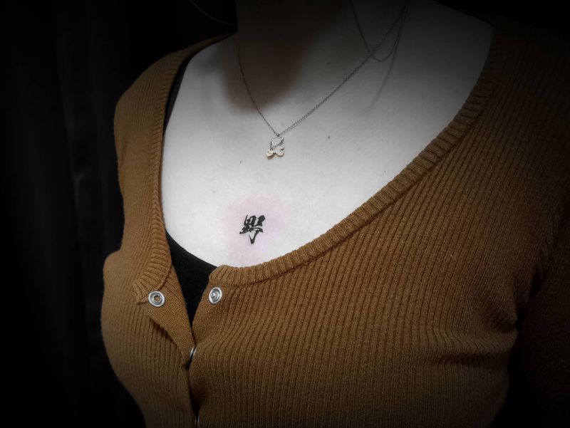 野纹身图片_胸部纹身图案