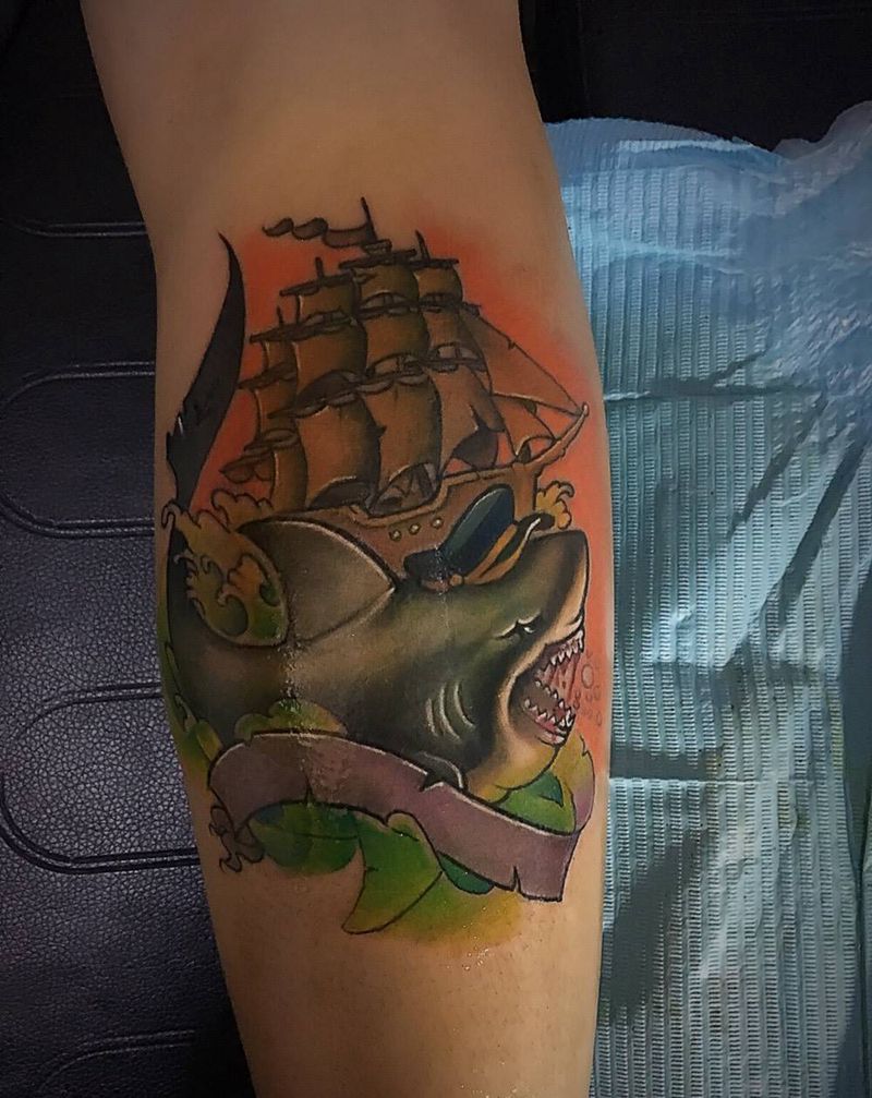 鲨鱼翻船⛵️纹身图片_成品腿部欧美静物动物纹身图案