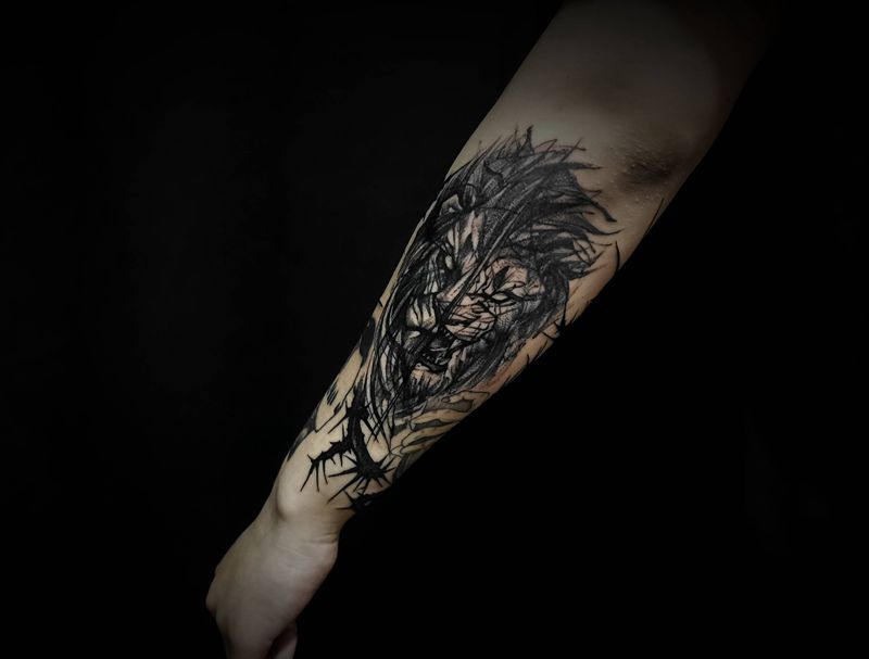 雄狮添加，枯枝填满。纹身图片_手臂点刺纹身图案