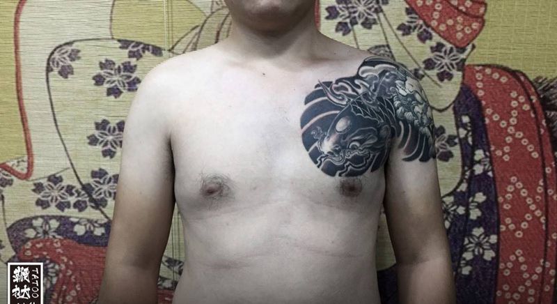 半甲两个月后复查调整，追加数字。纹身图片_肩部手臂新传统鱼貔貅纹身图案