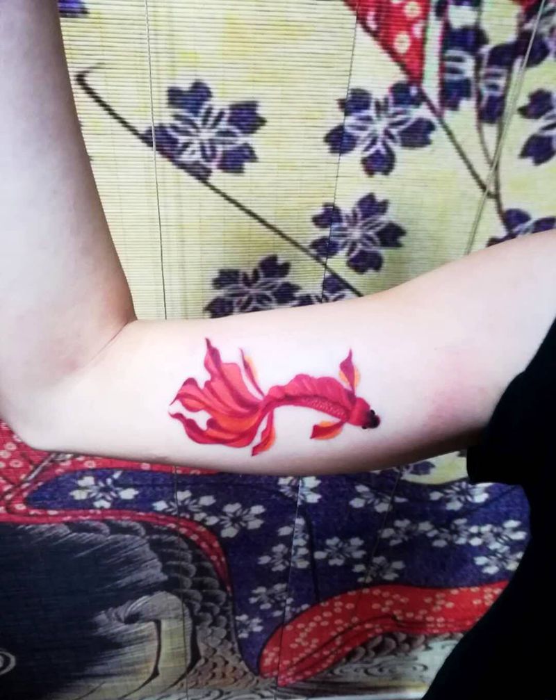 一条小鱼纹身图片_成品手臂清新动物纹身图案