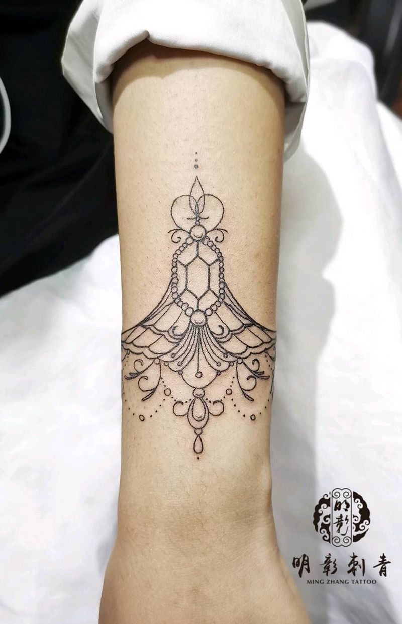 梵花手环纹身图片_手臂几何纹身图案