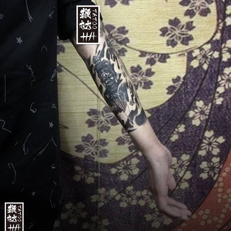 三面马头明王杵纹身图片_手臂新传统降魔杵纹身图案