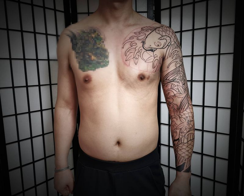 鲤鱼•半甲花臂•遮盖•第一个回纹身图片_手臂胸部纹身图案