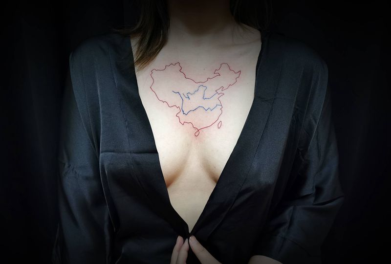 [嘘]纹身图片_胸部纹身图案