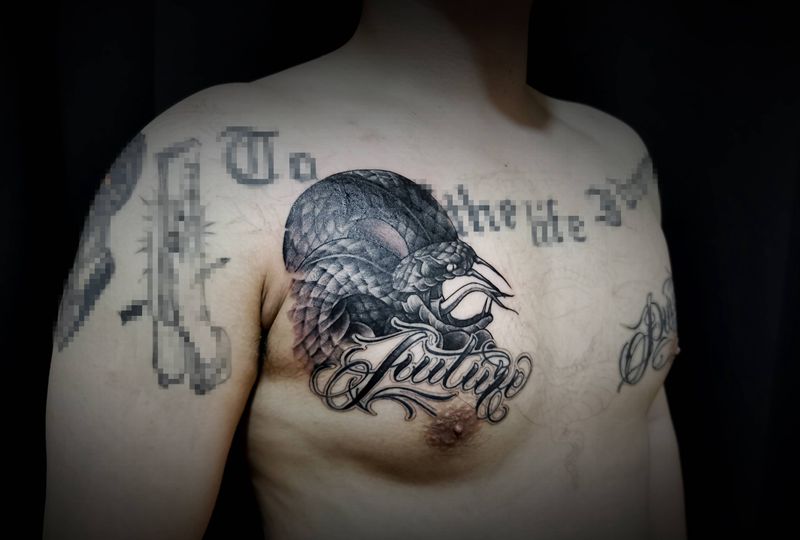 先做一条纹身图片_胸部欧美写实纹身图案