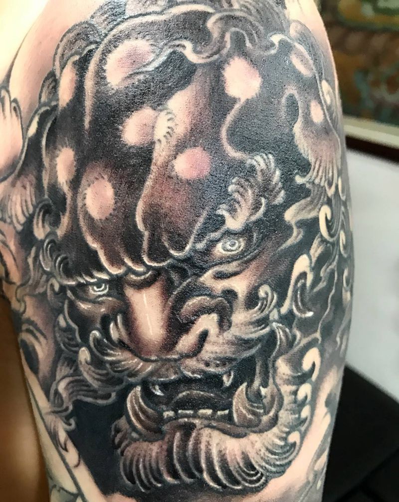 唐狮子纹身图片_成品肩部手臂传统植物动物纹身图案