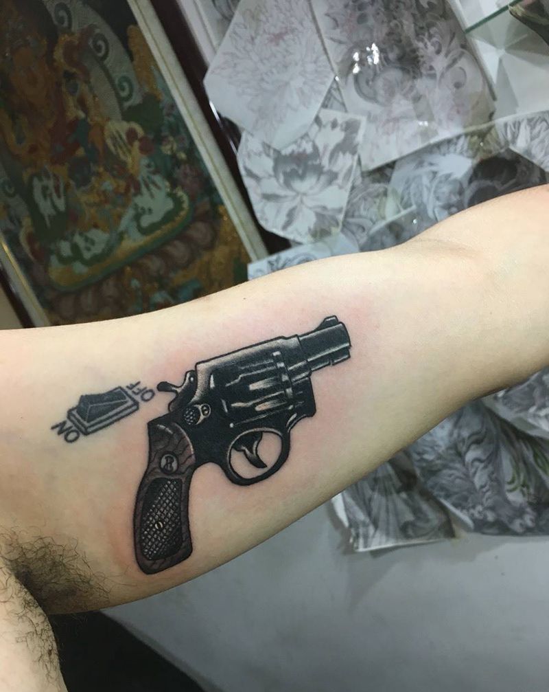 左轮手枪纹身图片_成品手臂欧美原创静物纹身图案