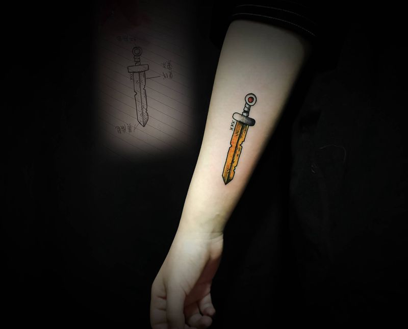 宝剑纹身图片_手臂纹身图案