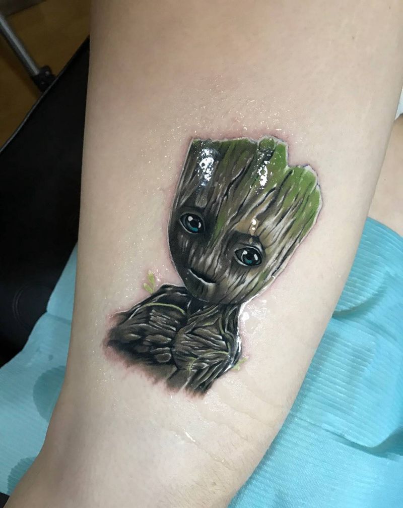 超萌的格鲁特宝宝纹身图片_成品腿部手臂背部腰部写实欧美植物人物卡通纹身图案