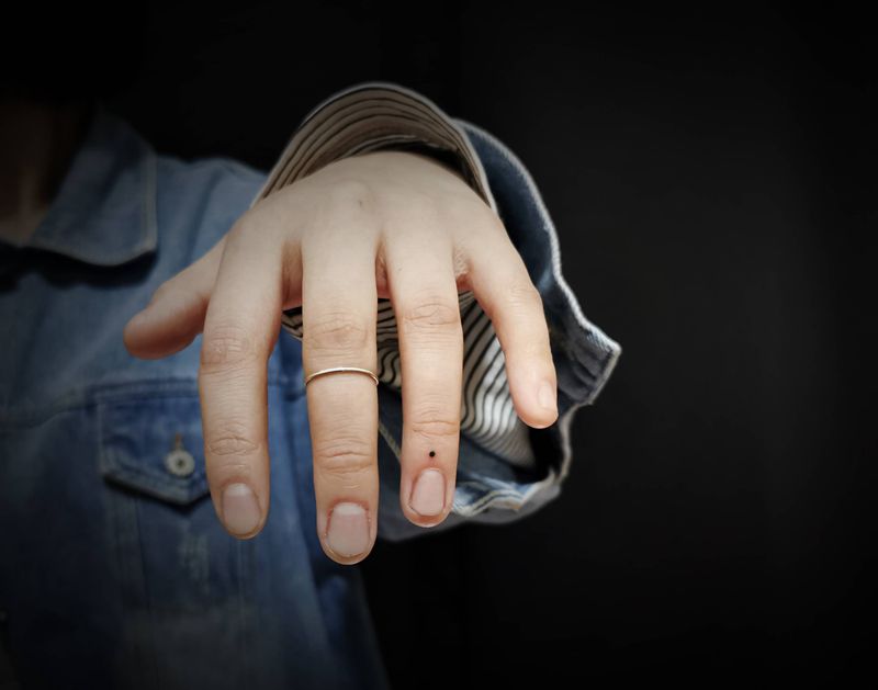 点点纹身图片_手部纹身图案