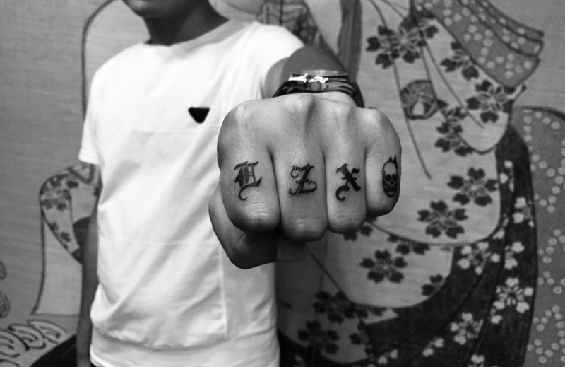 手指纹身纹身图片_成品手部习俗欧美字符原创纹身图案