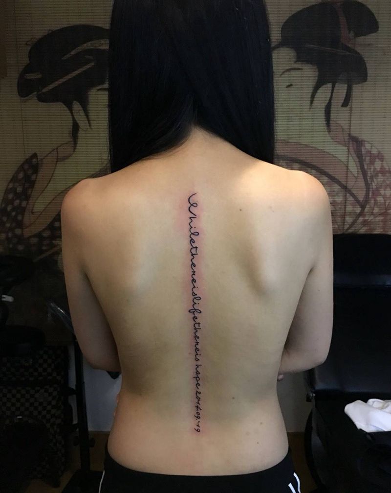脊柱清新英文纹身图片_成品背部腰部清新字符纹身图案