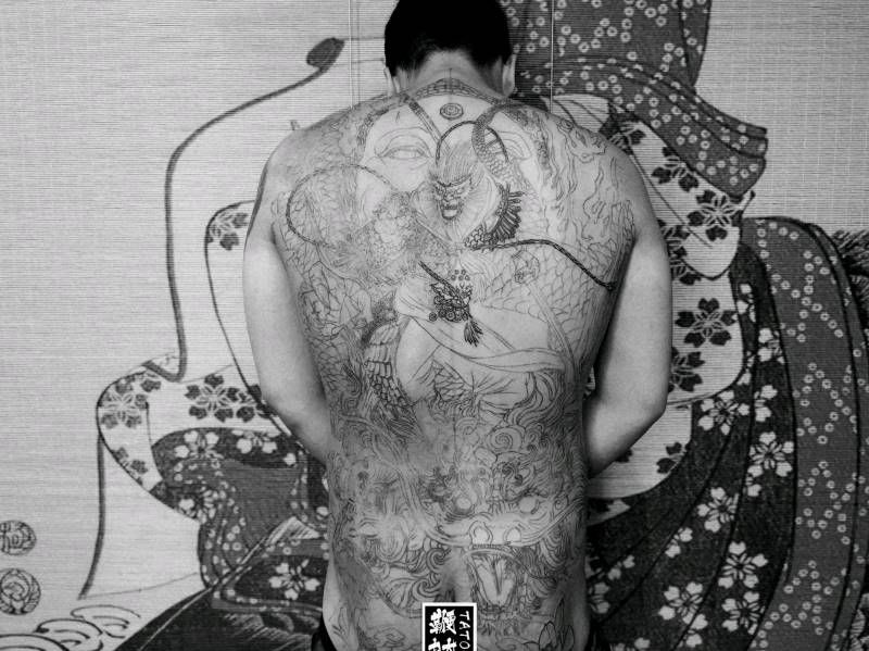 水线纹身图片_背部新传统佛龙孙悟空纹身图案