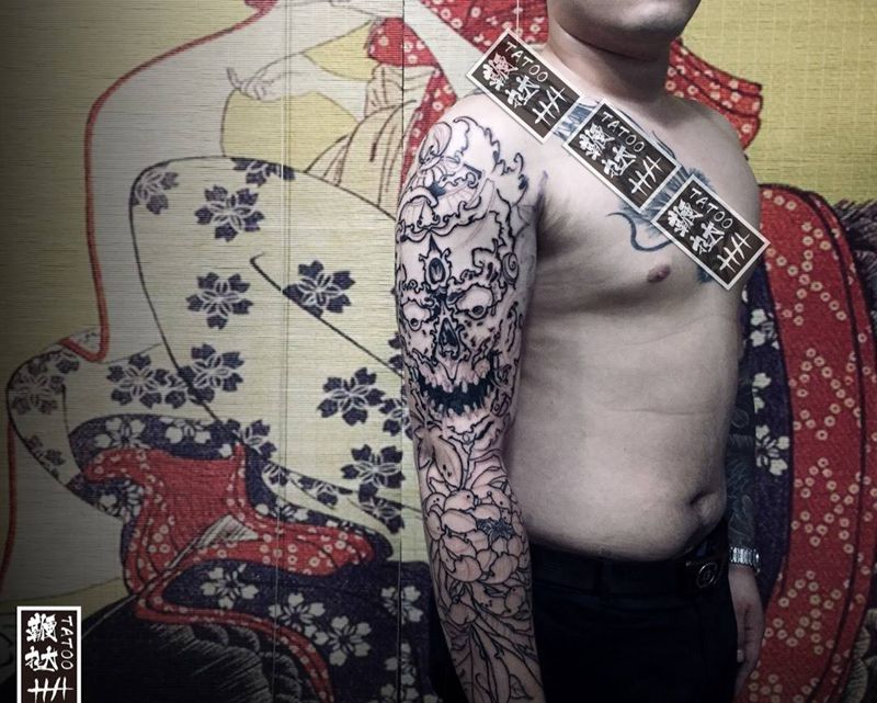 嘎巴拉花臂，又一位猛士。纹身图片_手臂新传统嘎巴拉菊纹身图案