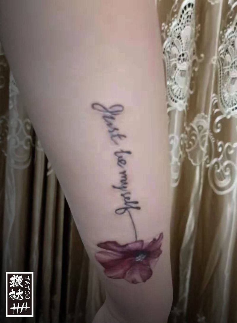 客人自拍纹身图片_手臂肩部花体字水墨花纹身图案