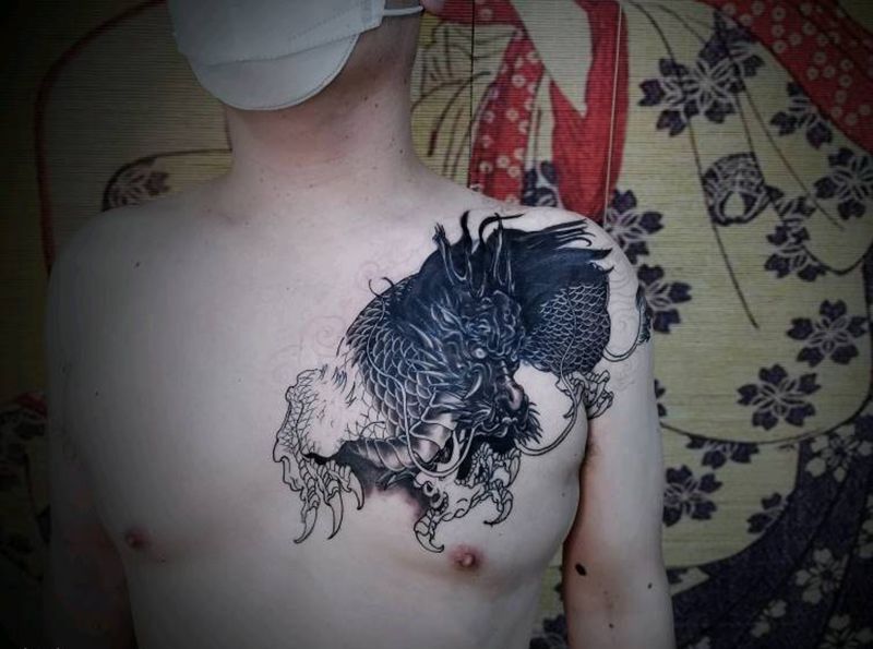 麒麟遮盖,进度。纹身图片_胸部新传统麒麟纹身图案