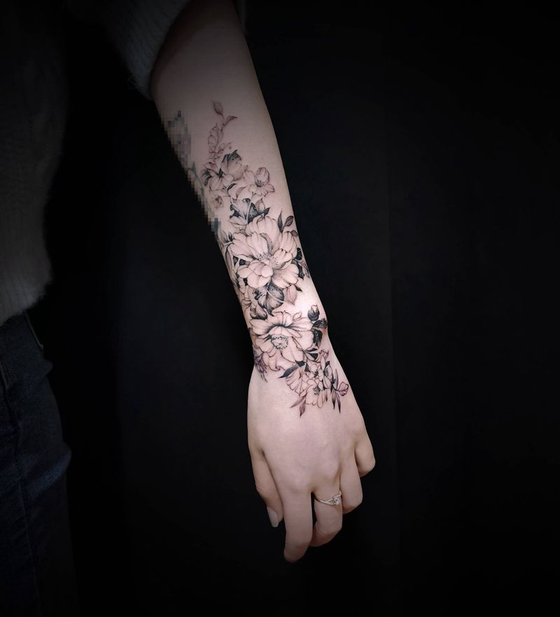 很素的花纹身图片_手臂纹身图案