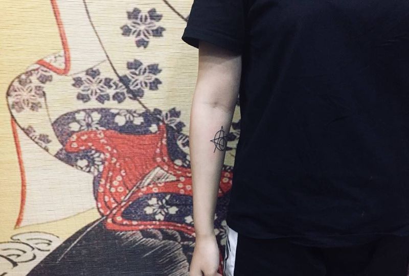 复联的人[并不简单]纹身图片_手臂几何复仇者联盟超级英雄logo纹身图案