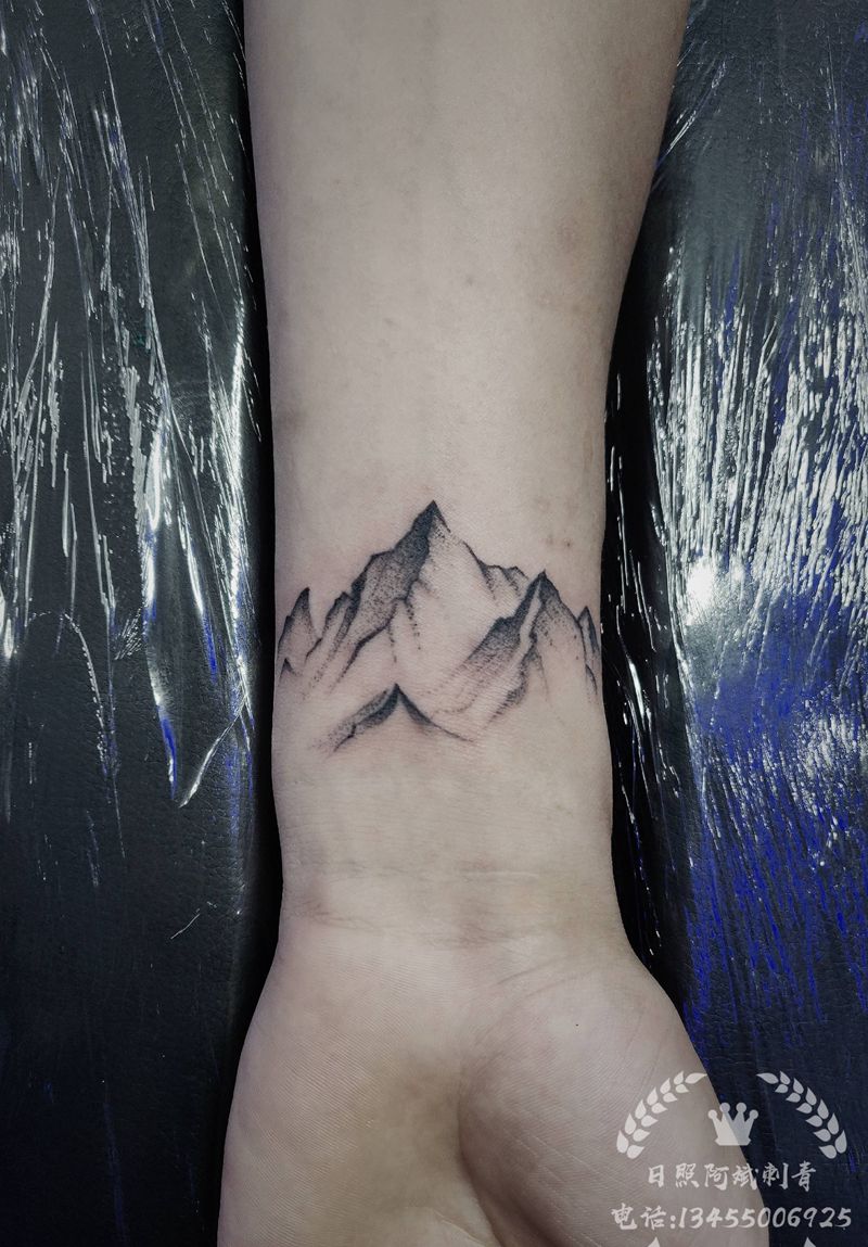 山与浪纹身图片_手臂新传统纹身图案