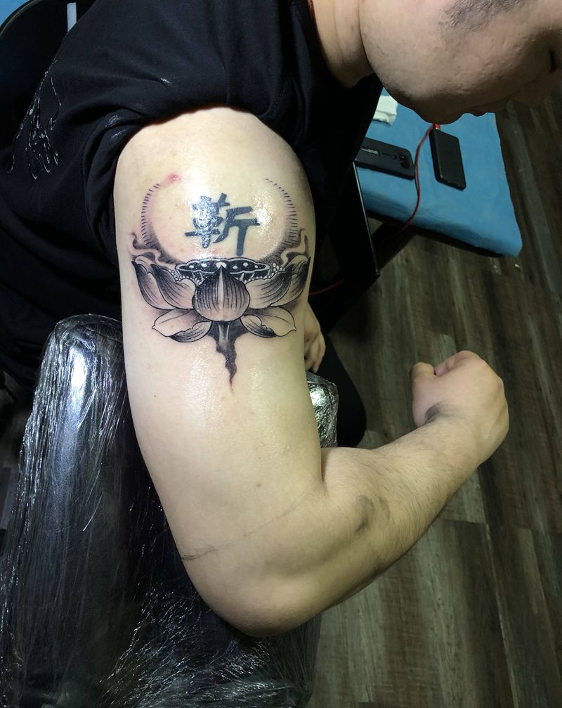 莲纹身图片_手臂新传统纹身图案