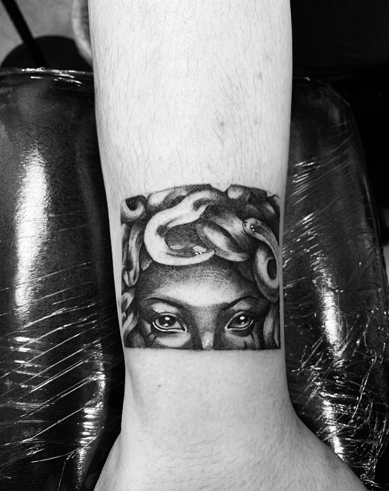 美杜莎纹身图片_欧美写实纹身图案