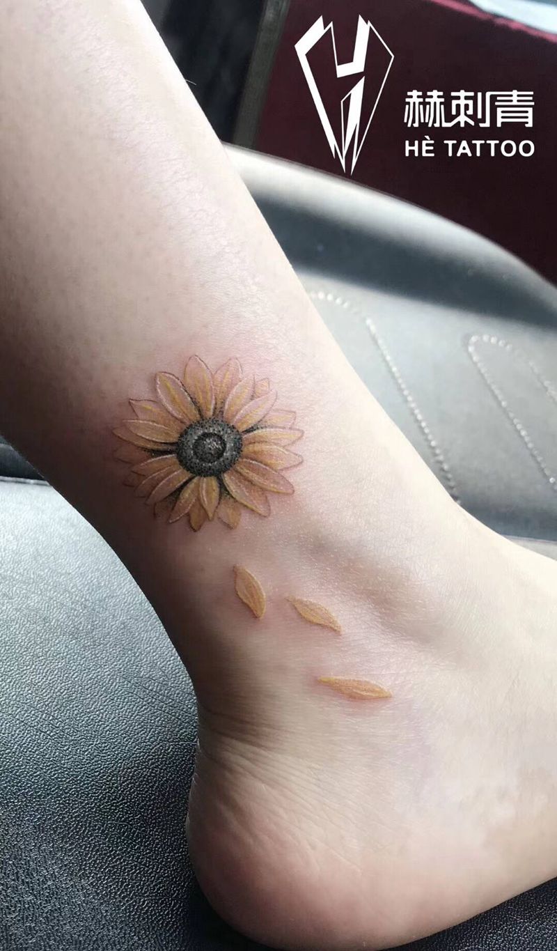 脚踝向日葵纹身图片_脚部纹身图案