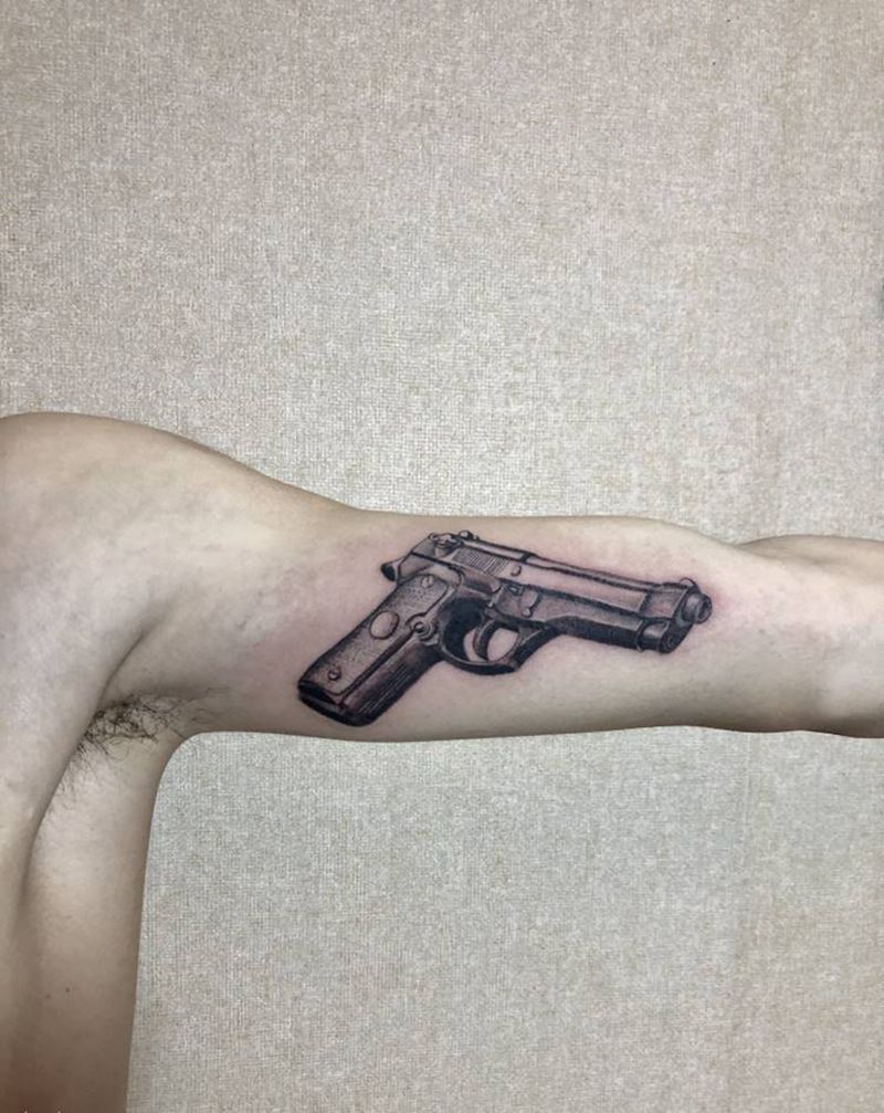 手枪纹身图片_手臂欧美写实纹身图案