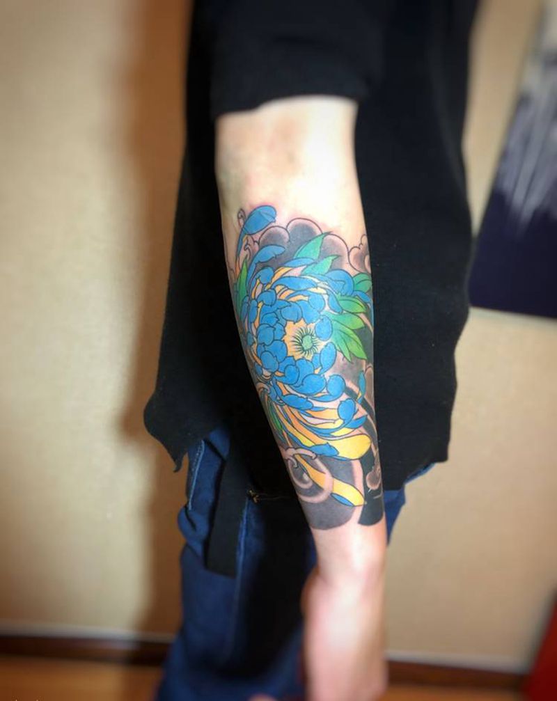 菊花纹身图片_手臂老传统新传统纹身图案