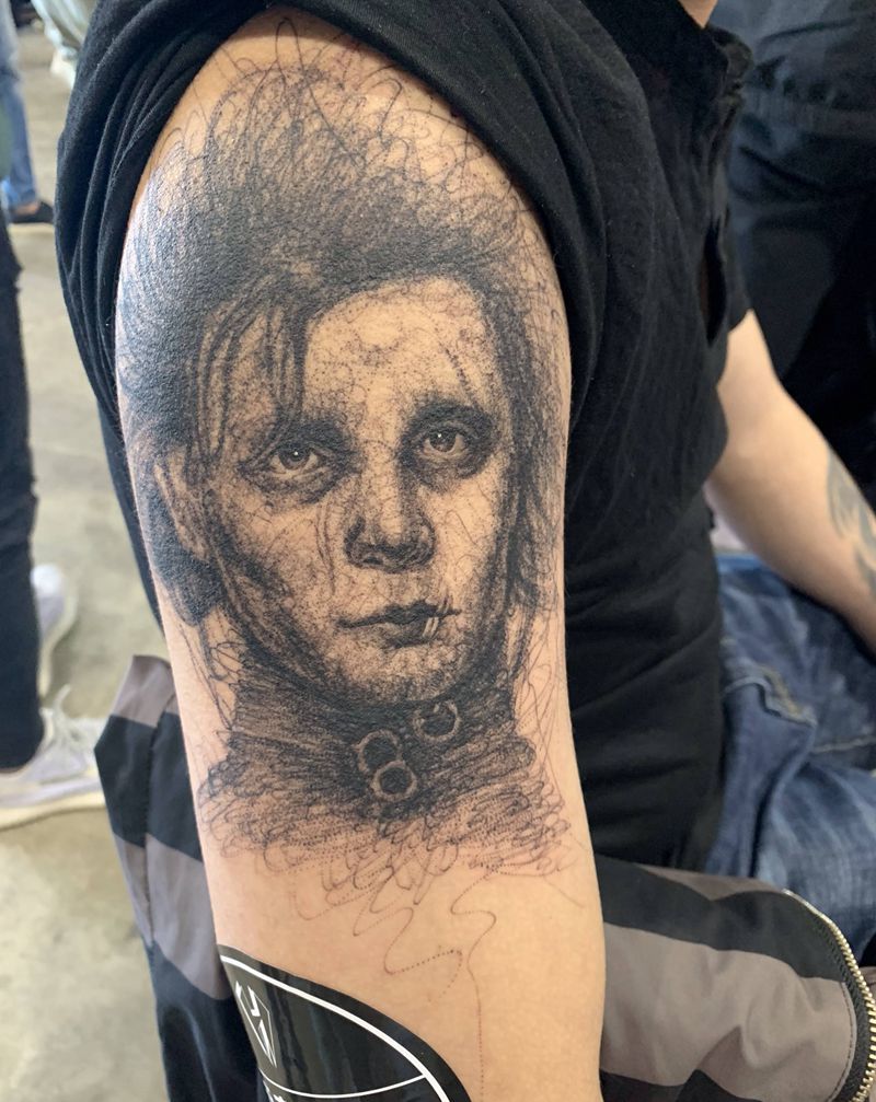 剪刀手爱德华纹身图片_手臂纹身图案