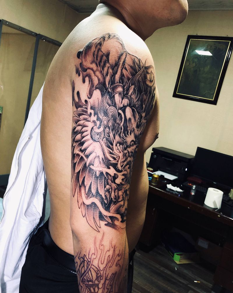 貔貅纹身图片_肩部新传统纹身图案