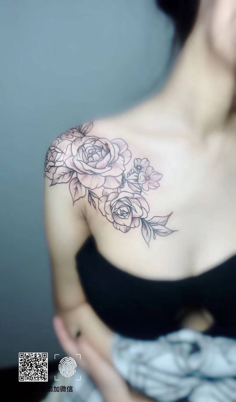 素花纹身图片_肩部素花纹身图案
