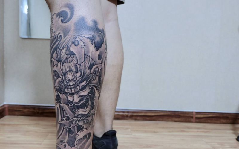 小腿般若武士纹身图片_腿部新传统武士般若纹身图案