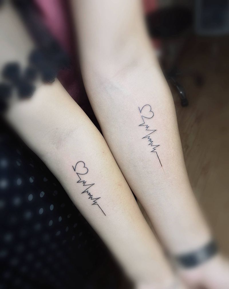 小图纹身图片_手臂几何花体字心电图英文字母小清新纹身图案