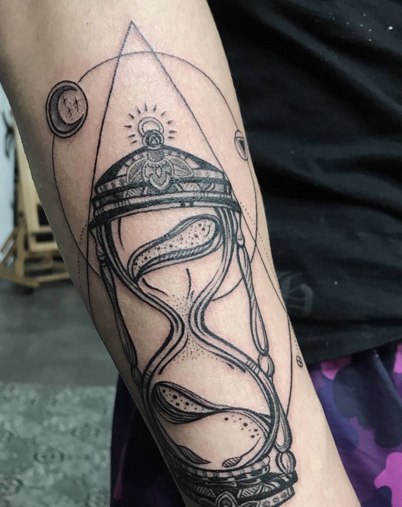 沙漏纹身图片_手臂纹身图案