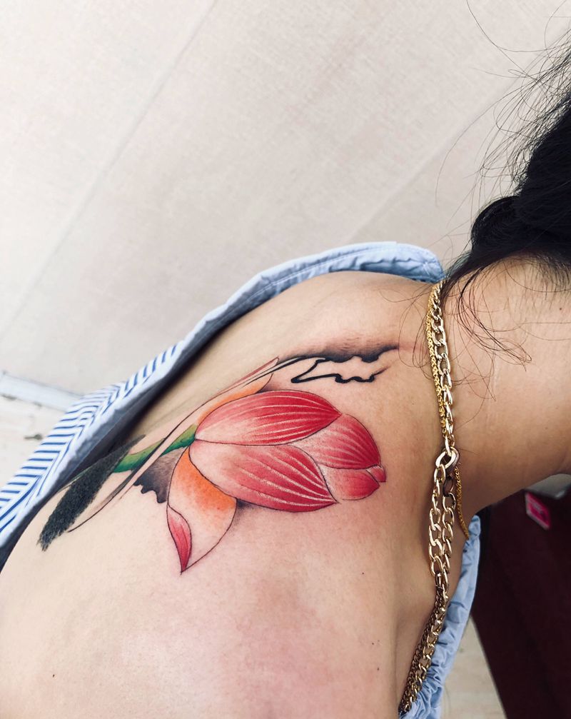 莲纹身图片_背部水彩纹身图案