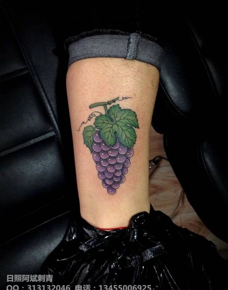 葡萄纹身图片_成品腿部传统植物纹身图案